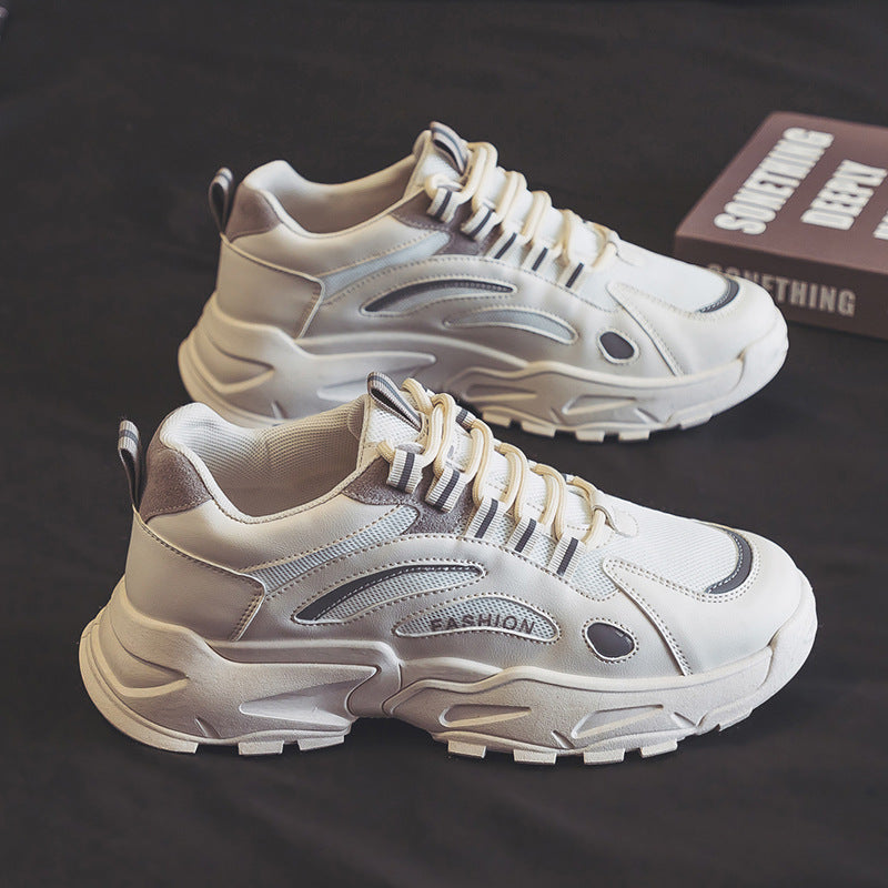Damen Sportschuhe mit atmungsaktiven Mesh-Einsätzen und markanter Sohlenkonstruktion