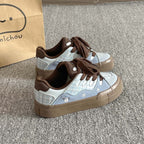 Feminine bequeme Sneakers im verspielten Design