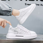 Moderne Plattform-Sneaker für Frauen mit einem modernen Karomuster und bequemer Polsterung