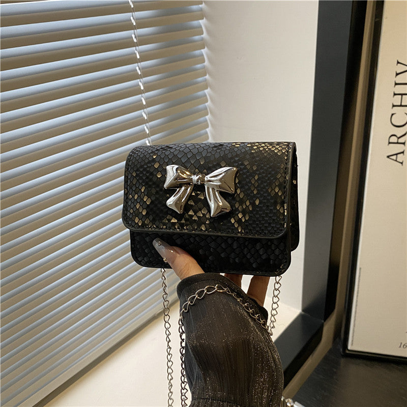 Damen Clutch mit verspielt gestaltetem Bow-Design