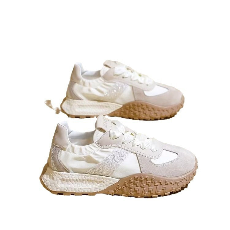 Damen sportliche Sneakers mit glitzernden Akzenten und futuristischem Design