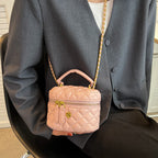 Damen Mini-Tasche im eleganten, gesteppten Design mit goldenen Akzenten