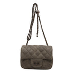 Damen Mini-Handtasche mit gepolstertem Design und elegantem Kettenriemen