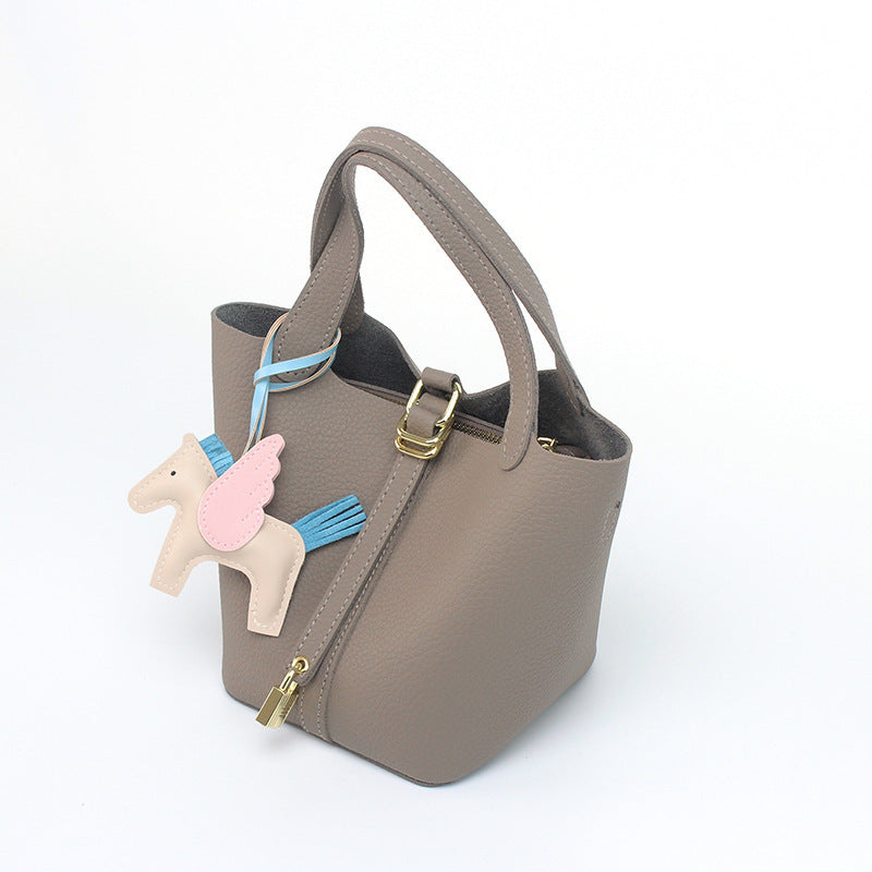 Damen Hobo-Tasche mit abnehmbarem Mini-Organizer und charmantem Tieranhänger