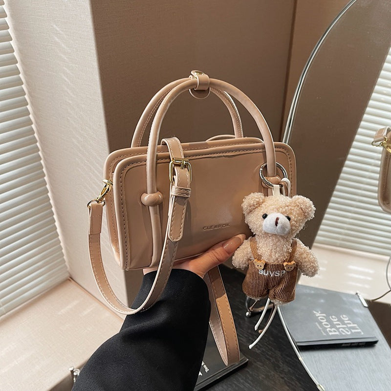 Damen Mini-Handtasche mit süßem Bärenanhänger