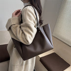 Damen-Umhängetasche mit elegantem minimalistischen Design und stabilen Tragegriffen