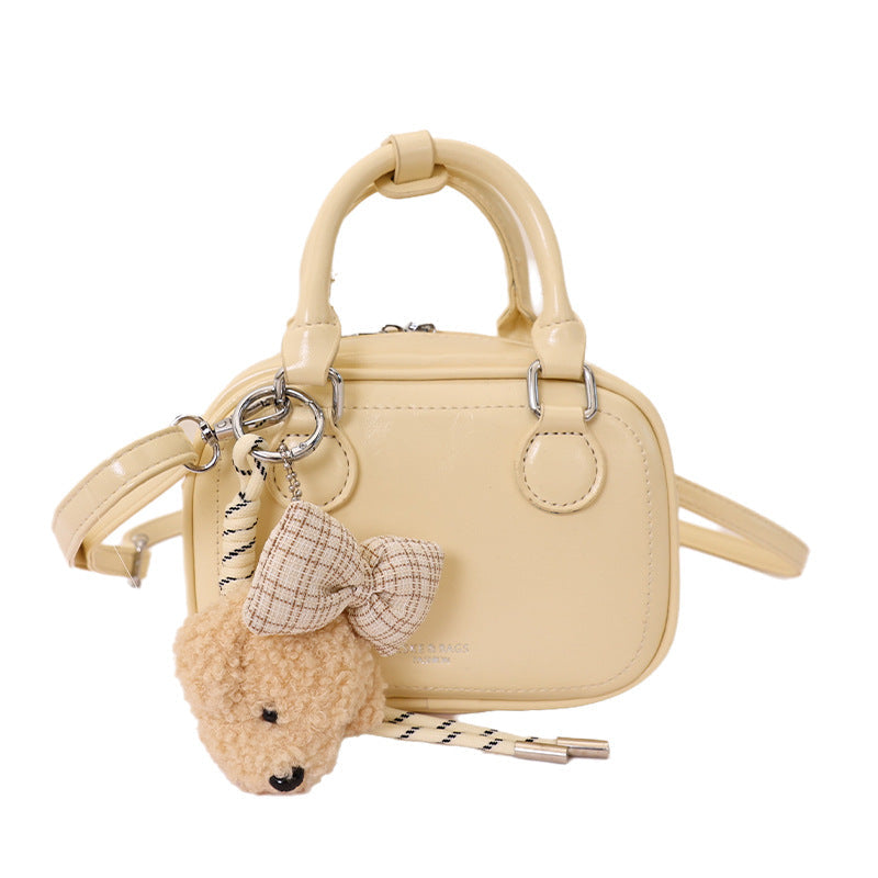 Damen Mini-Handtasche mit abnehmbarem Plüschanhänger