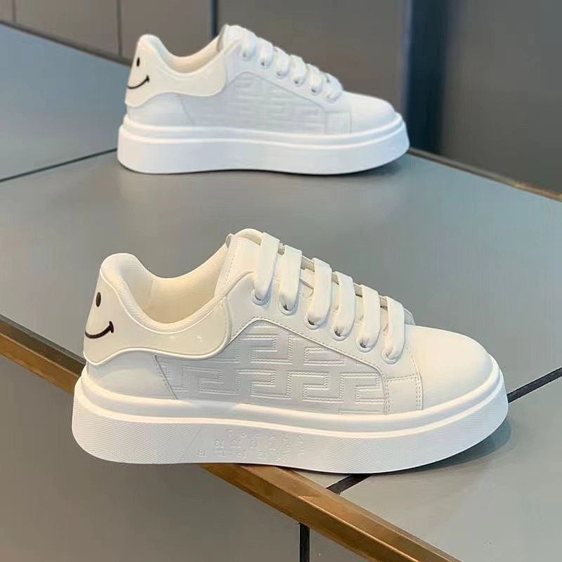 Frauen Mode Sneakers mit hochdämpfender Sohle und stilvollen Applikationen