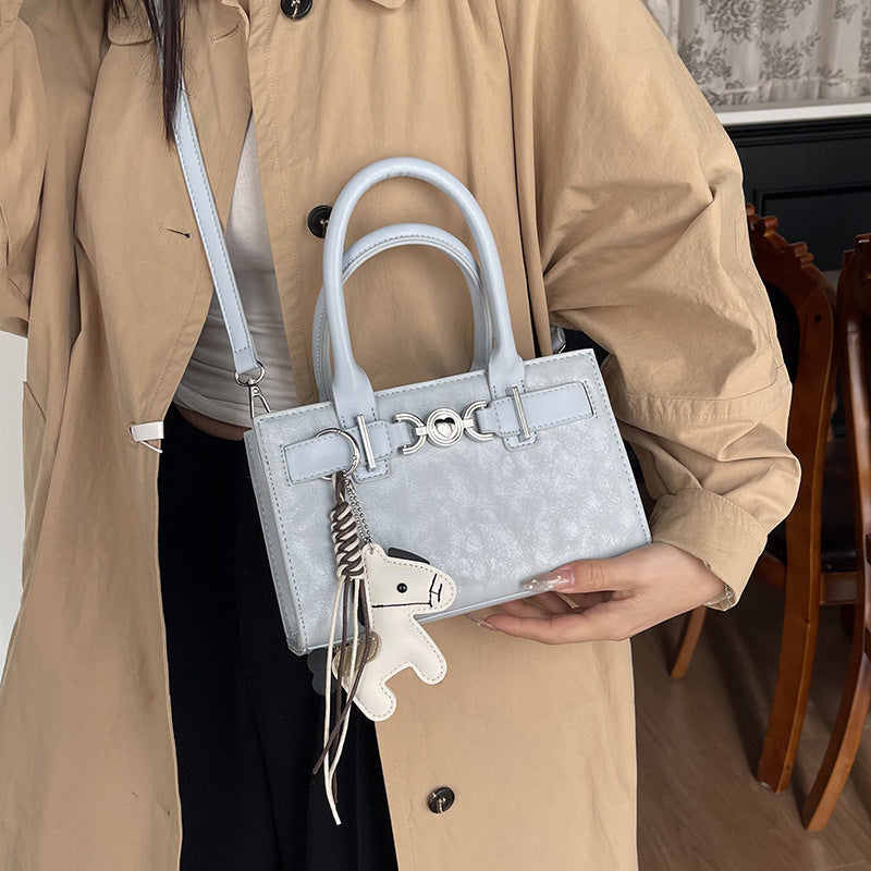 Damen Mini Handtasche mit charmantem Anhänger