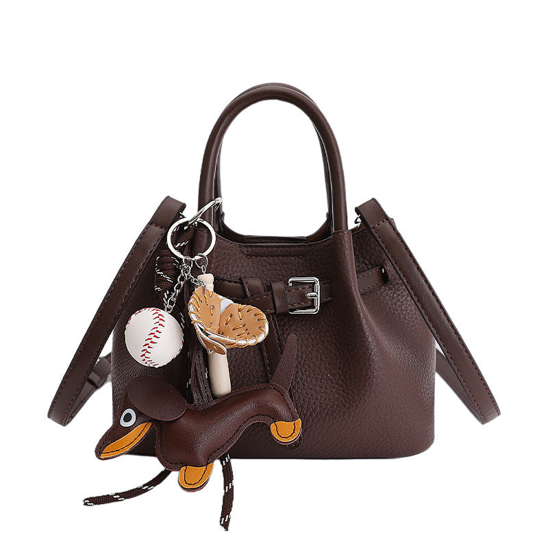 Frauen Designer Bucket Bag mit verspieltem Tier-Charm