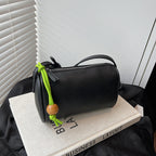 Damen Schultertasche aus hochwertigem synthetischem Leder mit buntem Kordelzug