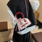 Damen Mini-Tasche mit verspieltem Design und charmanten Details