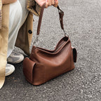 Damen Schultertasche aus hochwertigem synthetischem Leder mit einem stilvollen Design