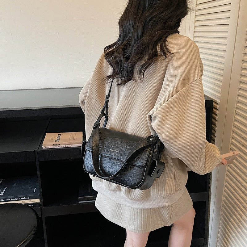 Damen Schultertasche aus weichem, strukturiertem Leder mit verstellbarem Schultergurt