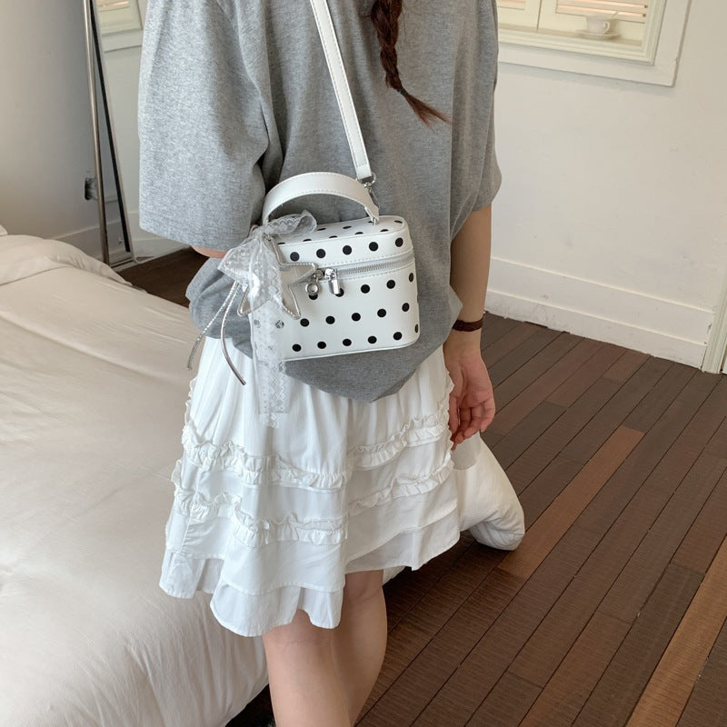 Damen Mini-Handtasche mit verspieltem Design und eleganten Akzenten