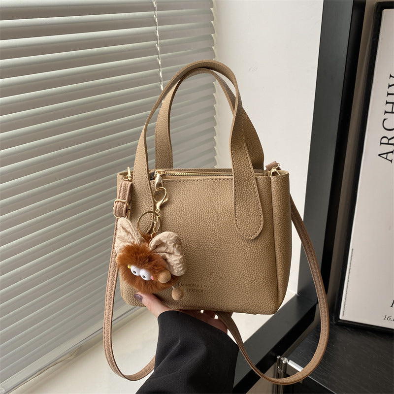 Damen Mini-Tasche mit verspieltem Tieranhänger