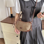 Damentasche mit elegantem gewebtem Design und abnehmbarem Schulterriemen