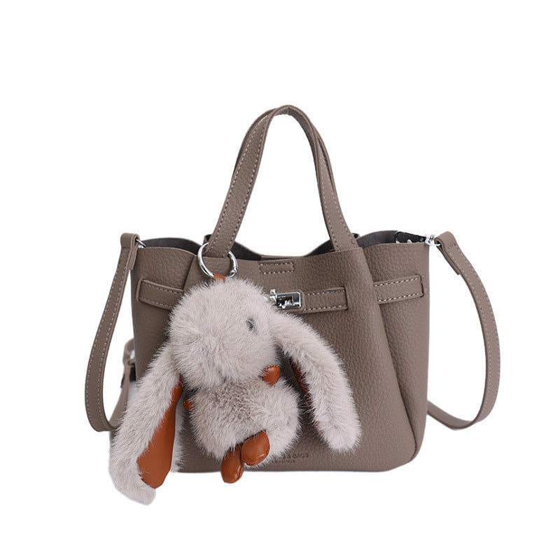 Damen Mini-Handtasche mit verspieltem Design und Tieranhänger