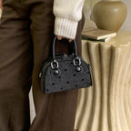 Damen Mini-Handtasche aus hochwertigem Material mit einer strukturierten Oberfläche