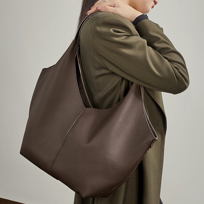 Damen-Tote-Bag im modernen minimalistischen Design mit großzügiger Innenaufteilung