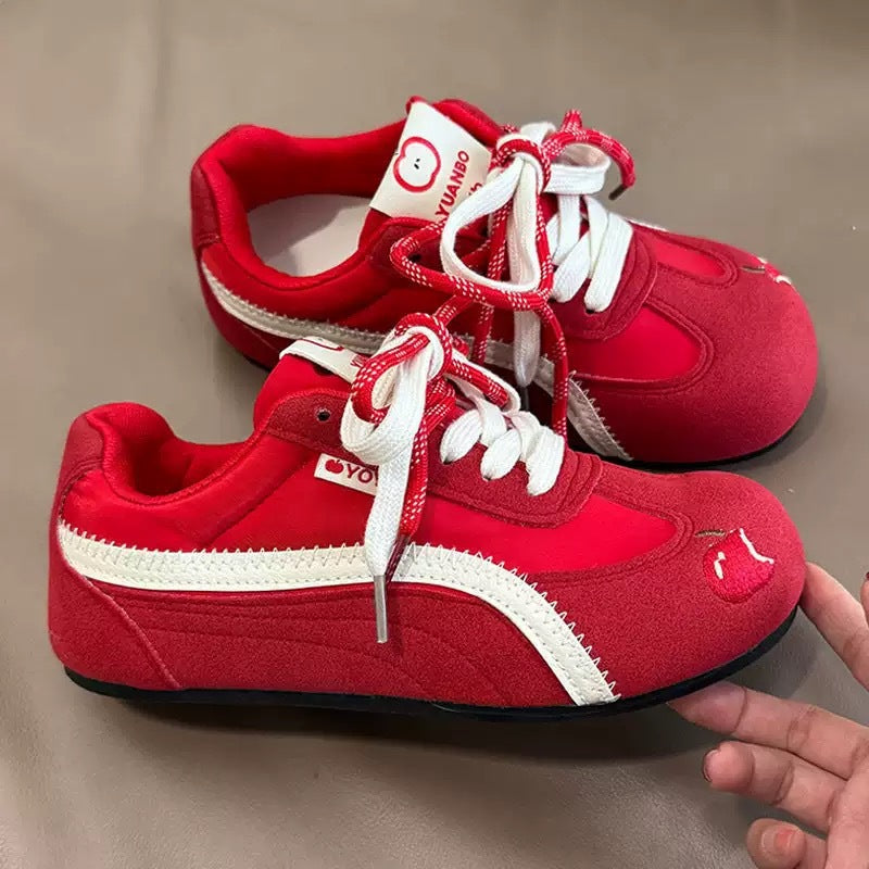 Damen Sport Sneakers mit innovativer Schnürung und buntem Design