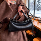 Elegante Schultertasche für Damen mit modernem, kurvigen Design