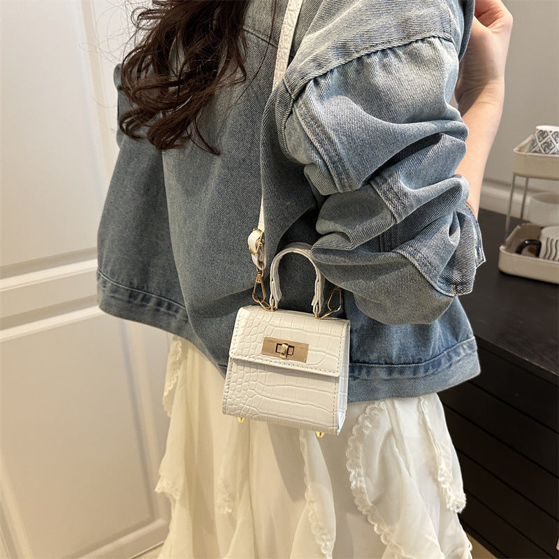 Damen Mini-Tasche mit elegantem Krokodil-Look und goldenen Akzenten
