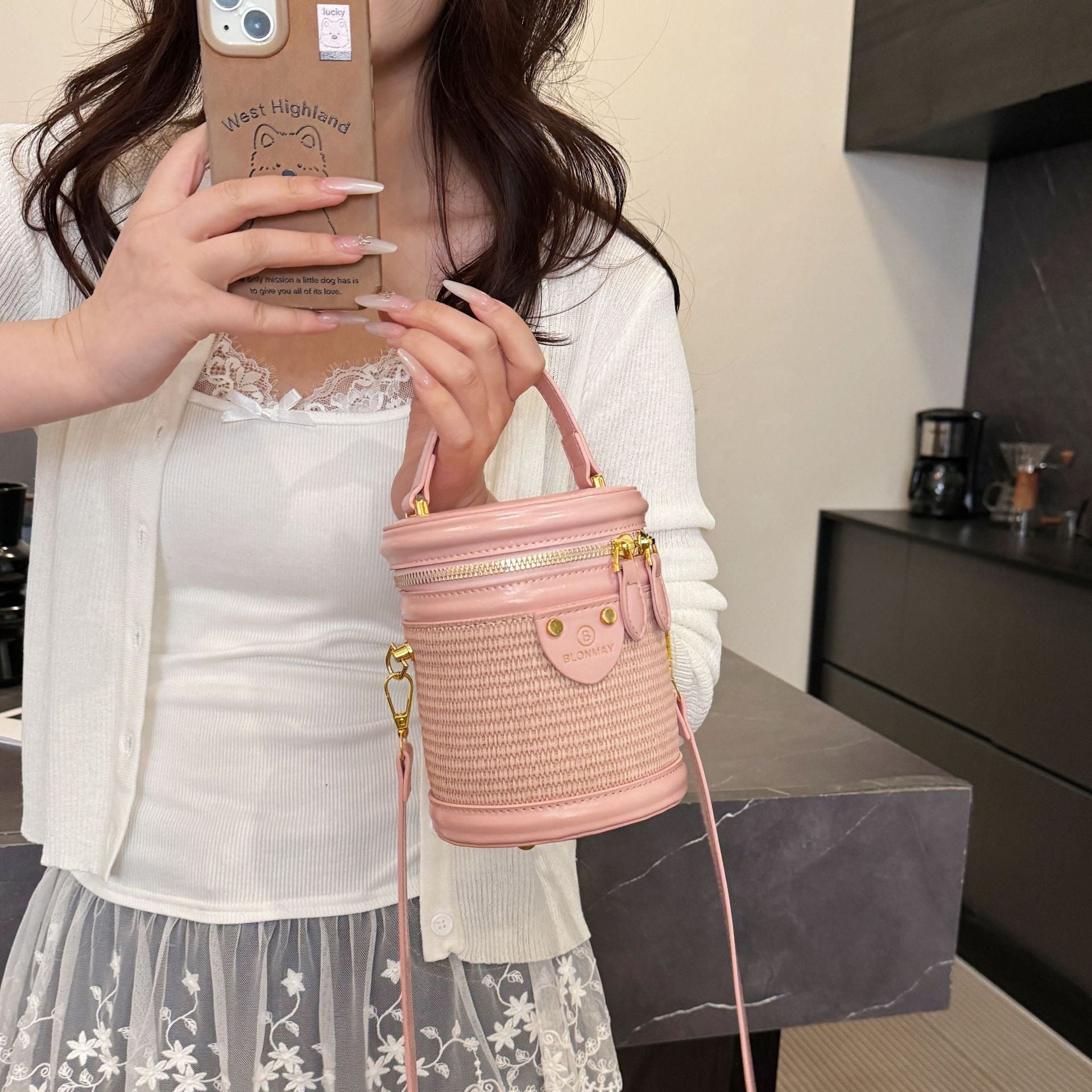 Damen stilvolle Schultertasche im eleganten Korbdesign