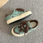 Feminine bequeme Sneakers im verspielten Design