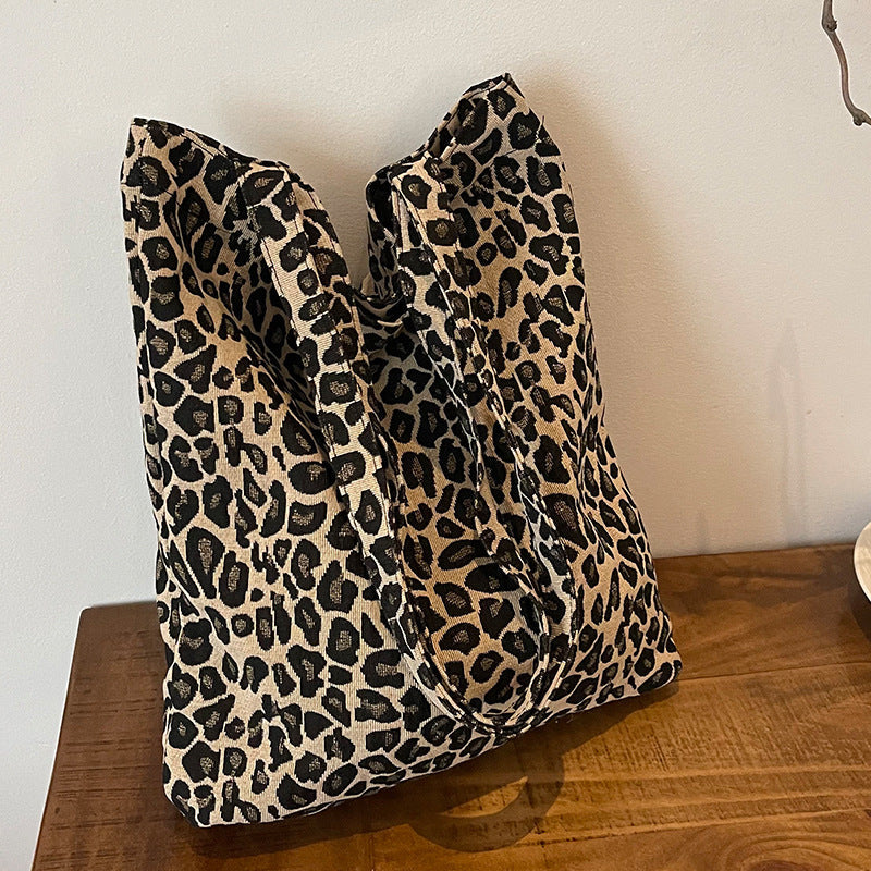 Damentasche aus Jute mit auffälligem Zebra-Muster