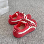 Damen Sport Sneakers mit innovativer Schnürung und buntem Design