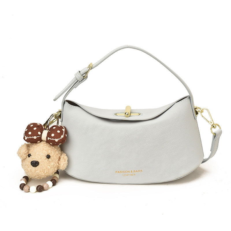 Damen Schultertasche mit dekorativem Anhänger