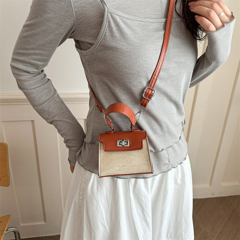 Damen Mini-Handtasche mit luxuriösem Lederlook und praktischen Traggriffen