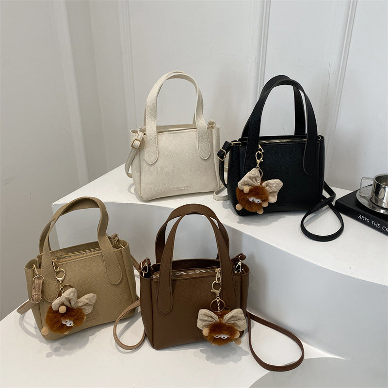 Damen Mini-Tasche mit verspieltem Tieranhänger