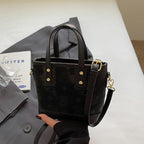 Damen Mini-Tasche im verspielten Design mit dekorativem Charm