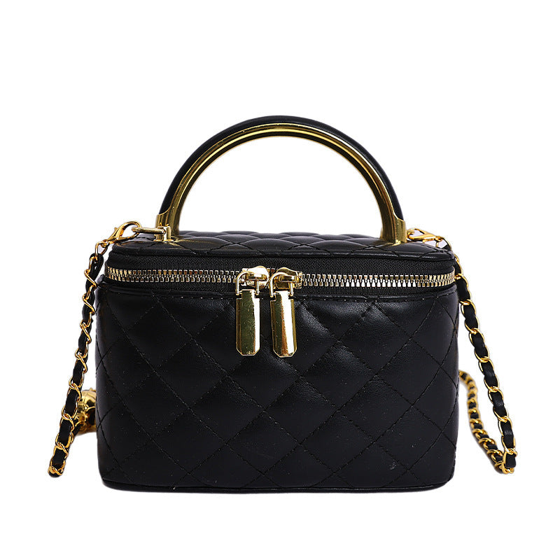 Damen Mini-Handtasche mit goldener Kettenakzent und strukturiertem Design