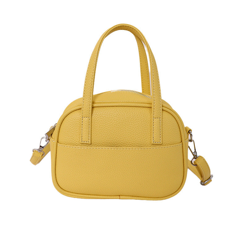 Damen Mini-Handtasche mit verspieltem Tieranhänger