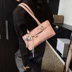 Damen Mini-Handtasche mit abnehmbarem Charm