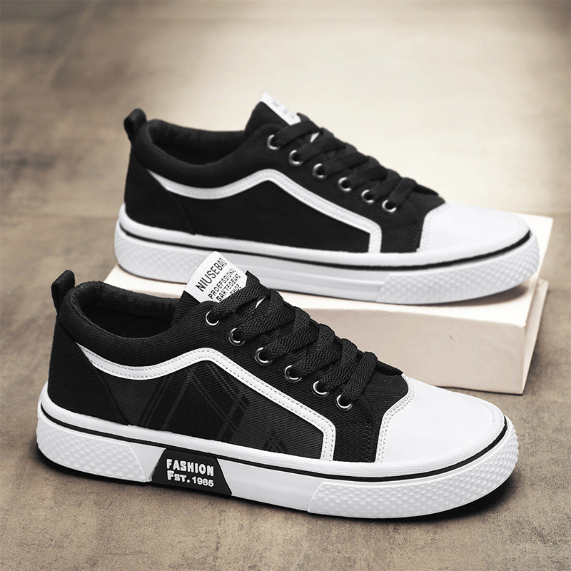 Stylische Damen Low-Top Sneakers mit grafischen Akzenten