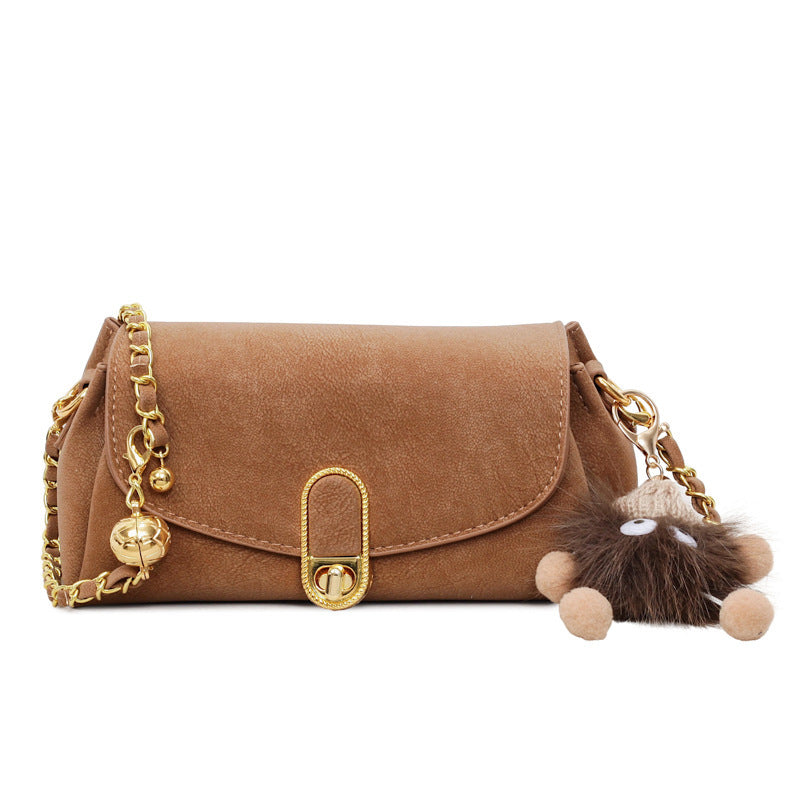 Damen Schultertasche mit dekorativem Anhänger und luxuriösem Kettenriemen