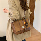 Damen elegante Schultertasche aus hochwertigem Kunstleder mit verspieltem Charme