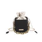 Damen Mini-Handtasche mit einzigartigem Kettenverzierung und klassischem Kordelzug
