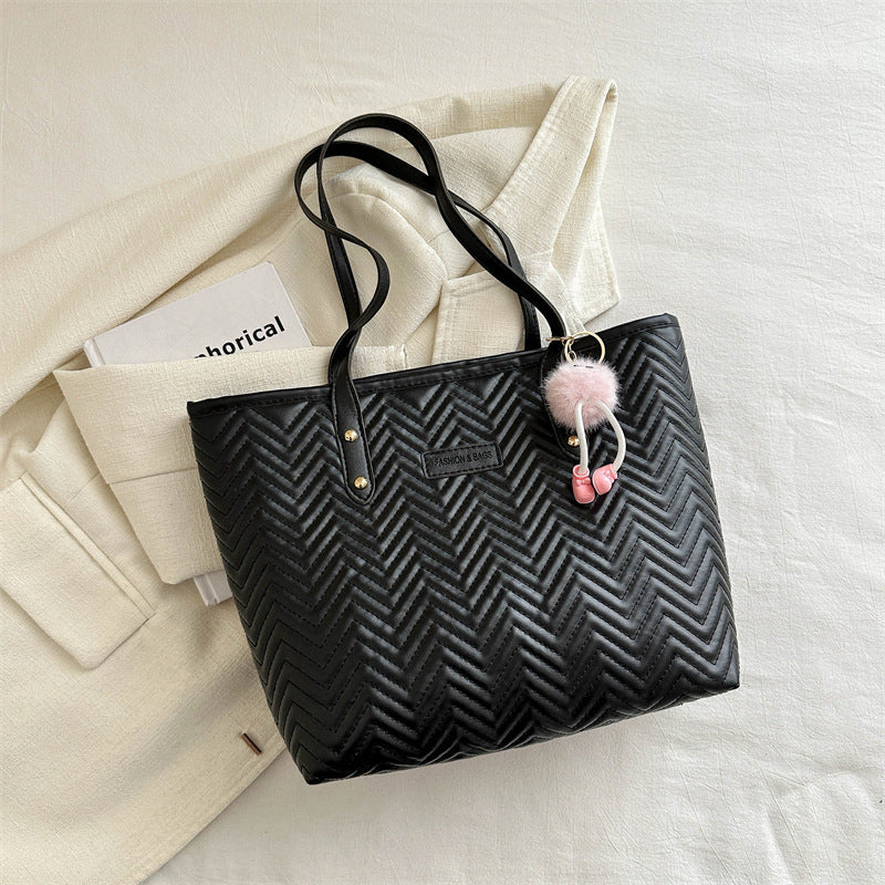 Damen Freizeit Tote Bag mit strukturiertem Wellenmuster und charmantem Anhänger