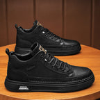 Hochschaftige sportliche und modische Sneaker für Frauen mit eleganten Details