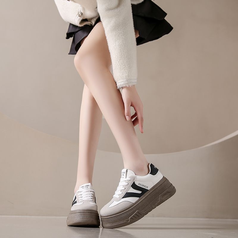Damen Plattform Sneaker mit modischer Dekoration
