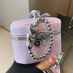 Damen Mini Schultertasche mit dekorativem Herzanhänger