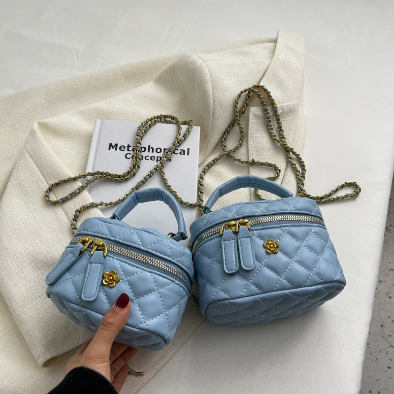 Damen Mini-Tasche im eleganten, gesteppten Design mit goldenen Akzenten