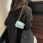 Damen Mini-Handtasche mit eleganten Metalldetails