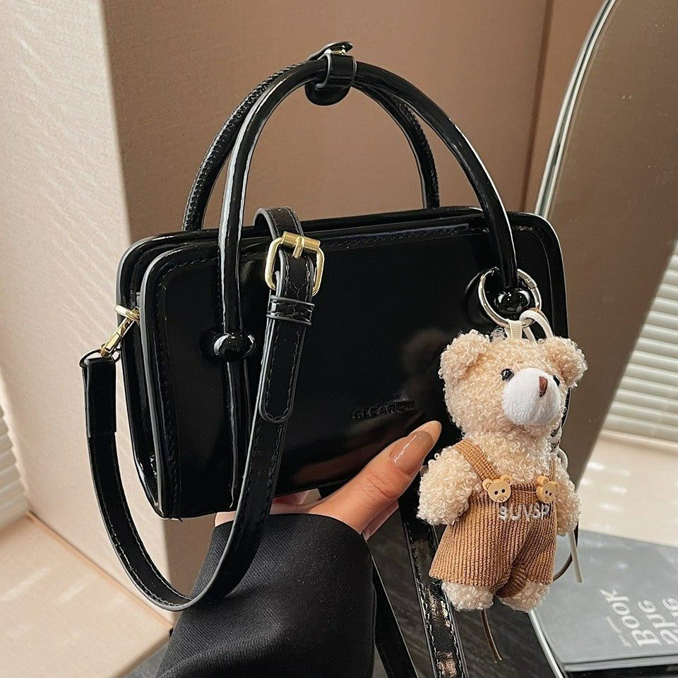 Damen Mini-Handtasche mit süßem Bärenanhänger