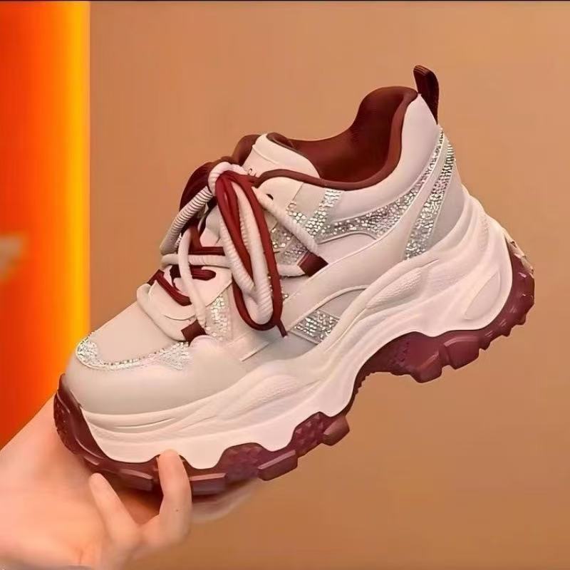 Damen Sport Sneakers mit auffälliger Dämpfung und funkelnden Akzenten